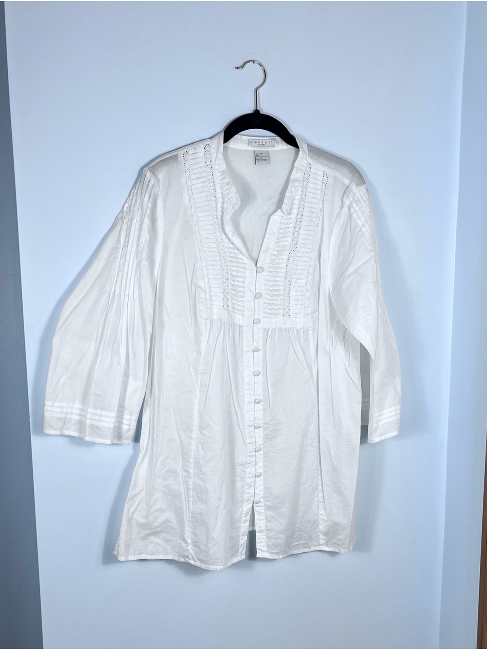 Tweeds White Button Up Tunic Blouse With Pleated Details At Neck & Sleeves